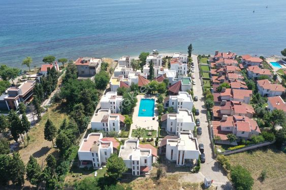 Marmaraereğlisi Denize Sıfır Özge Sahil Villaları Havuz Önü Villa
