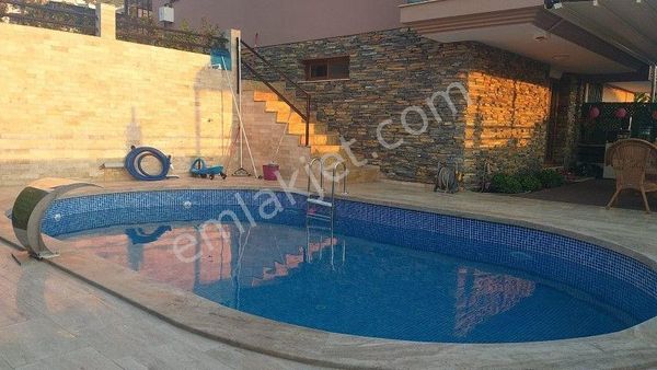  Güzebahçede Müstakil Yüzme Havuzlu 6+1 Satılık Villa