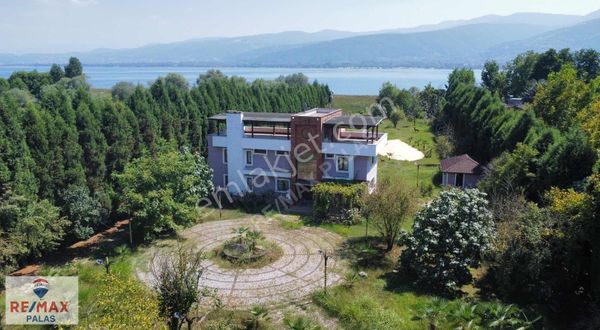 Remax Palas'tan Sapanca Gölünde İskelesi Olan 6.357m2 Çiftlik Ev