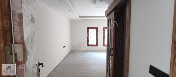 URLA 'DA SİTE İÇERİSİNDE 5+1 SATILIK DOĞA İÇERİSİNDE VİLLA