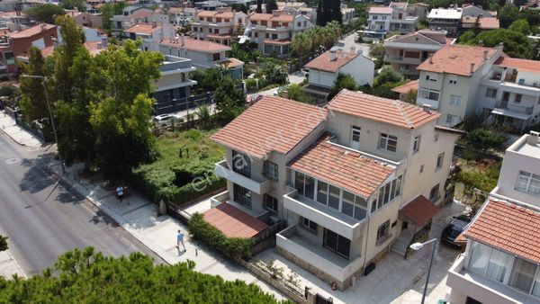 İzmir Narlıdere Limanreis’te Locate’den Fırsat Satılık Villa