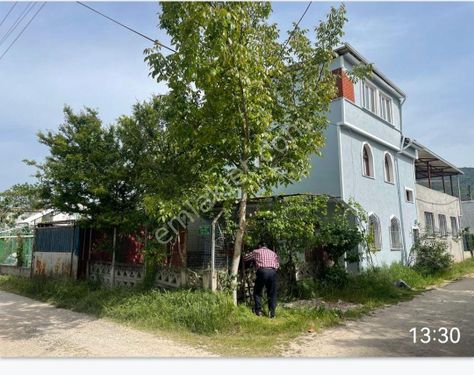 Bursa Gemlik Kurşunlu, Kumsaz, da satılık 3 katlı müstakil ev 