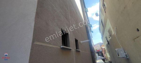 Alemdağ Caddesi Üzerinde Dudullu'da Sıfır Ofis Katları
