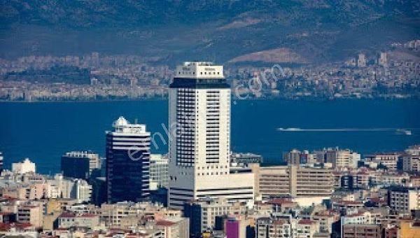  İzmir Hilton'da Satılık 2+1 Ofis
