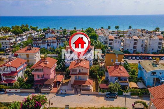 Alanya’da Denize Yakın Satılık 4+1 Müstakil Tripleks Villa