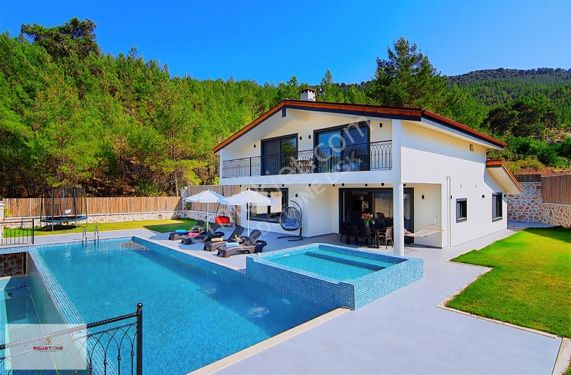 Antalya Kaş Sarıbelen de 4+1 Satılık Villa