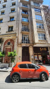  Beyoğlu Meşrutiyet Caddesinde bakımlı temiz 3+1 daire