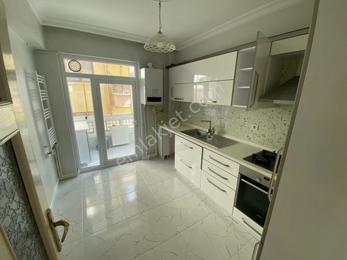  GÜCLÜ KAYA MAHALLESIN DE CADDEYE YAKIN ASANSÖRLÜ ÖN CEPHE KATTA BAĞIMSIZ FULLL YAPILI DAİRE
