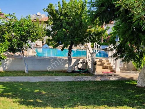 Stop’tan Fethiye Foça’da Havuzlu Sitede Eşyalı Satılık Dubleks Villa