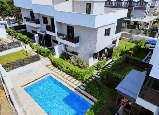  Menderes Turyap'tan Barbaros Mah. 3+1 Satılık Dublex Havuzlu Villa