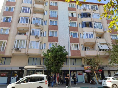 BALIKESİR MERKEZ BAHÇELİEVLER MAHALLESİNDE  MEHMETÇİK CADDESİ'NDE SATILDI ARA KAT ÜÇ ARTI BİR DAİRE