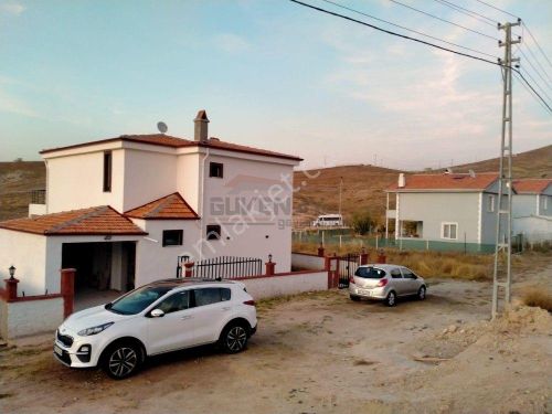  Güvenay - Çorum Osmancık Yolu Üzeri 7.KM Satılık Villa 