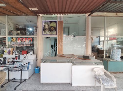İZMİR DİKİLİ MERKEZDE SATILIK DÜKKAN 