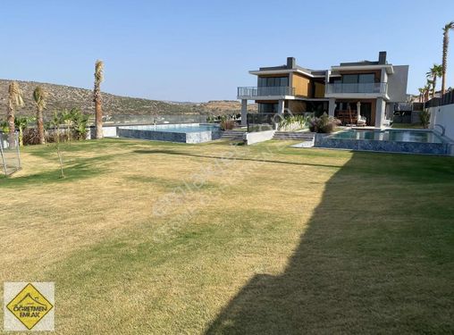 Çeşme Çiftlikköy de Kusursuz Deniz Manzaralı Muhteşem Villa