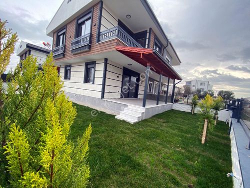 Altınova Sahilinde Satılık Muhteşem Villa! 