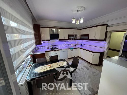  ROYALEST TEN MUHTEŞEM GENİŞLİKTE 3 CEPHELİ MASRAFSIZ 3+1 DAİRE !