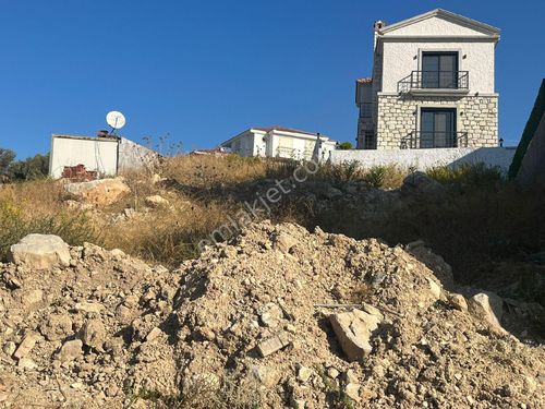 ÇEŞME ŞİFNE'DE SATILIK İKİZ VİLLA İMARLI ARSA