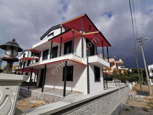  AYVALIK ALTINOVA’DA MÜSTAKİL BAHÇELİ SIFIR TRİPLEKS VİLLA