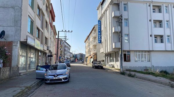 ERDEMİR emlaktan ana cadde de çarşı deniz mesafesinde 