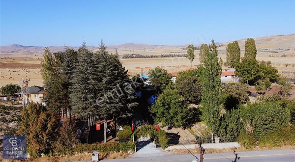 ÇUBUK TAŞPINAR'DA BÖLGENİN EN İYİLERİNDEN,GENİŞ BAHÇELİ ÇİFTLİK