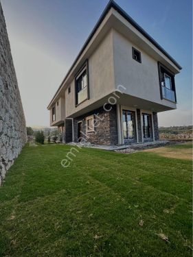 SAHİLE 300 MT ULTRA LÜKS 3+1 SIFIR VİLLA 