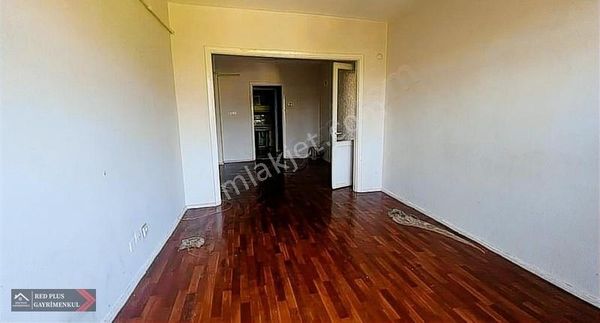 FATİH MEVLANA KAPI DA SATILIK 2+1 FIRSAT DAİRE