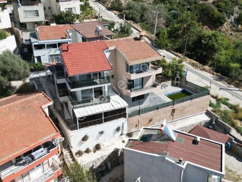  KIZILTOPRAKTAN KUŞADASINDA DENİZ MANZARALI TRİPLEX SÜPER VİLLA