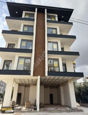 MERKEZDE BELEDİYE ARKASI CADDE ÜZERİNDE 1+1 55 M2