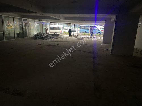  ESENYURT MERKEZ DOĞAN ARASLI'YA CEPHE 1400 M2 KİRALIK DÜKKAN