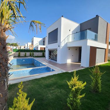 Kuşadası müstakil yeni villa deniz ve doğa manzaralı 