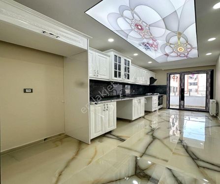  BAHÇEŞEHİR ÖNCÜDEN MERKEZ KONUMDA 2+1 HASTANEYE TEM OTOBANA YAKIN SIFIR SATILIK DAİRE
