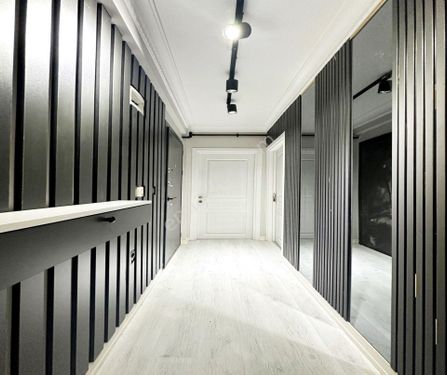  BEYLİKDÜZÜ ÖNCÜDEN HASTANE OKUL METROBÜS E YAKIN MESAFEDE DEKORLU 2+1 BAHÇE KATI DAİRE