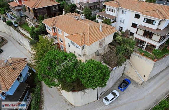 Üsküdar Çengelköy Ata 2 Sitesi Cadde 'ye Yakın Satılık Villa