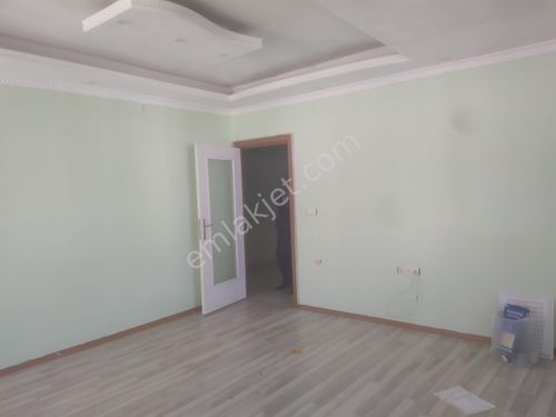  METROBÜSE 5 DAKİKA MESAFE ARAKAT TEMİZ DAİRE