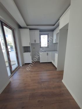 İNCEK KÖY İÇİNDE YOLA YAKIN 1+1 DAİRE