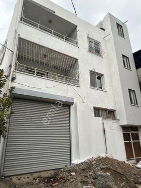 Levent mh 3 katlı altı dükkan acil satılık müstakil ev