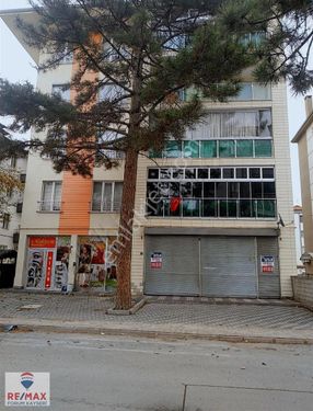 Mithatpaşa'da Satılık Dükkan