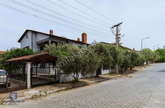 Ergenekon Mahallesinde Satılık Yenilenmiş Müstakil Villa