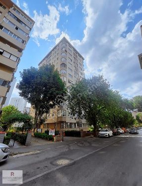 KOZYATAĞI'NDA MERKEZİ KONUMDA 2+1 SATILIK DAİRE