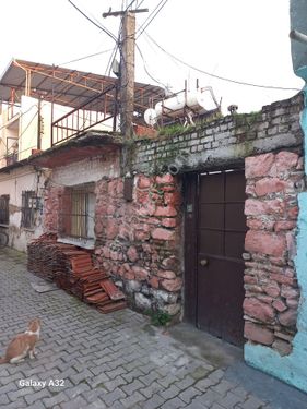  Bornova Çınar mahallesinde Satılık Bahçeli Kargir ev