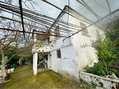 Tire büyükkale köyü satılık köy evi 1650 m2 2 katlı taş ev ve bahçe mevcut