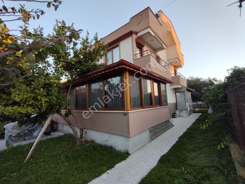  İzmir Dikili Salihleraltı Gülkent Sitesinde Satılık 4+1 Villa