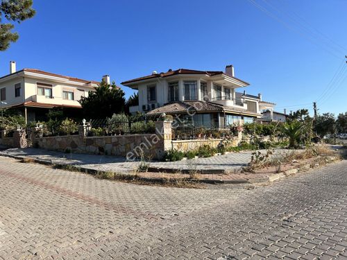  BALIKESİR AYVALIK TA SATILIK MUKEMMEL VİLLA