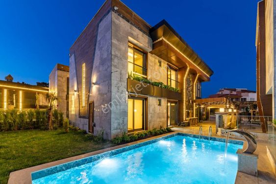 Satılık 5+1 Villa Lüx Müstakil Havuzlu Deniz Manzaralı Kuşadası Kadınlar Denizinde