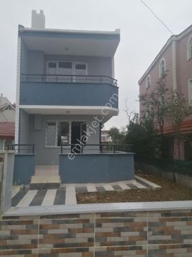 Yeniçiftlikte 175 m2 arsa içerisinde denize 600.mt uzaklıkta mustakil villa