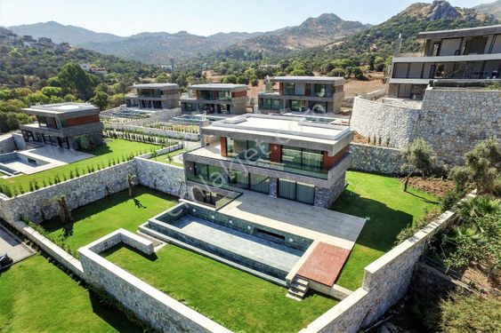  Yalıkavak'ta Satılık Kupon 1.000 m2 Arsa içerisinde 5+2 Villa