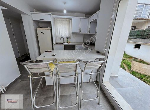 Çeşme Çiftlikköy'de Tripleks Yenilenmiş Satılık 4+1 Villa