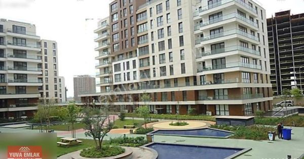 EVVEL İSTANBUL BAŞAKŞEHİRİN MERKEZİ SATILIK EŞYALILÜKS 2+1 DAİRE