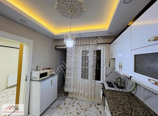 YEŞİLEVLERDE MERKEZİ KONUMDA ARA KAT 3+1 KATTAN BÖLME DAİRE