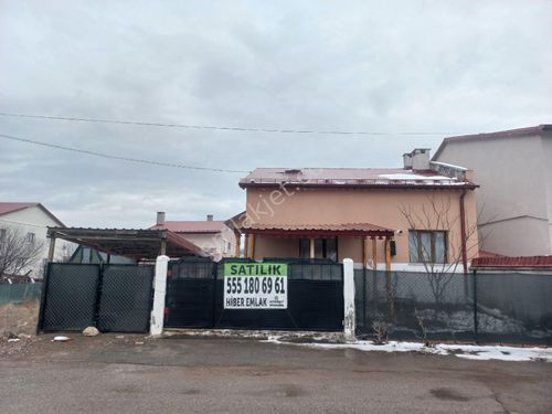 Hiber inşaat emlaktan  Karşıyaka mahallesinde satılık bahçeli müstakil ev